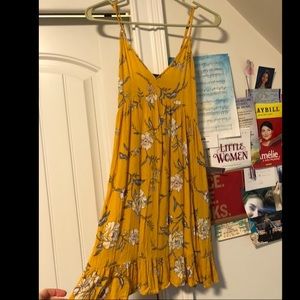 Yellow floral Kylie and Kendall dress!